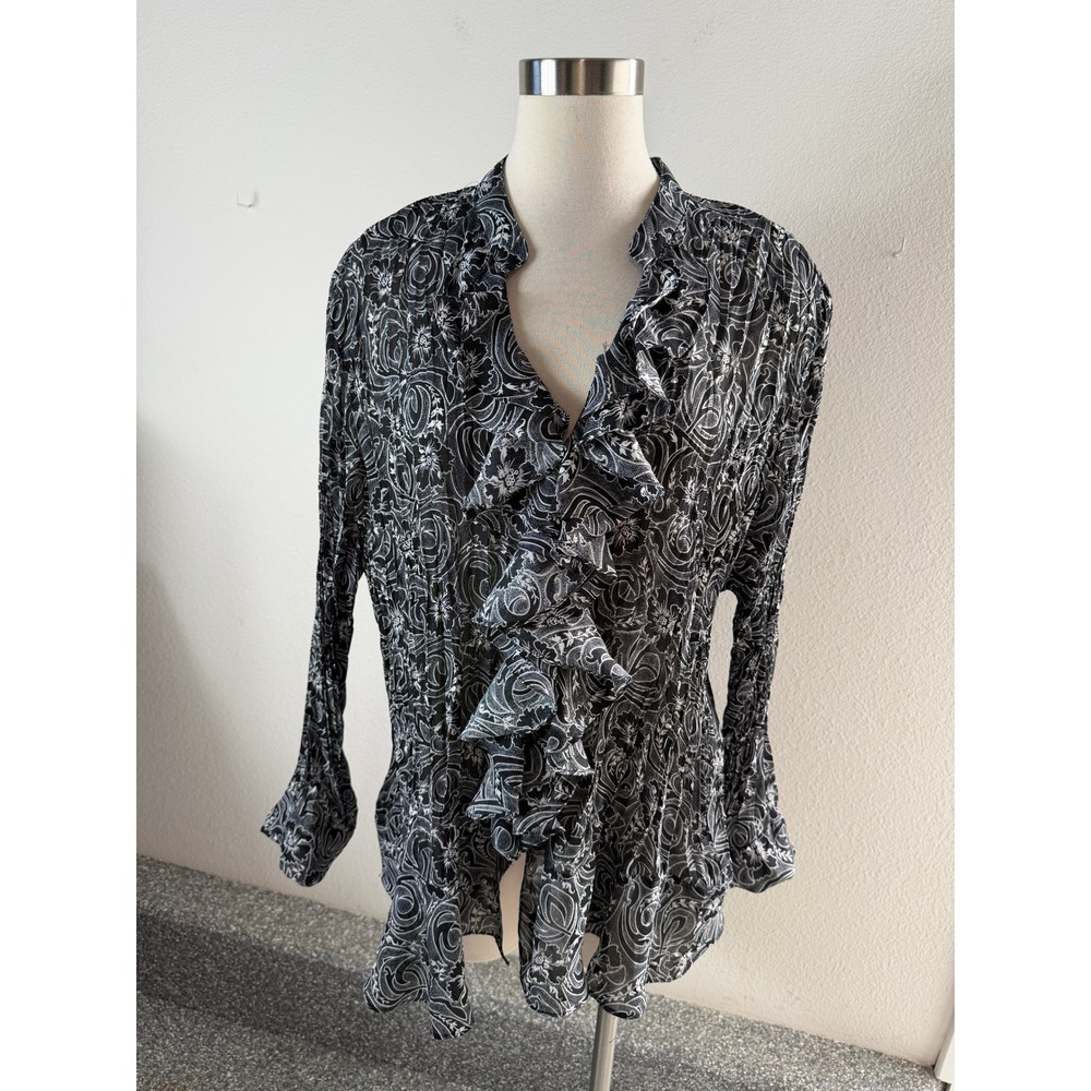 Sunny Leigh Woman Plus 3X Black White Floral Ruffle Blouse Top Long Sleeve